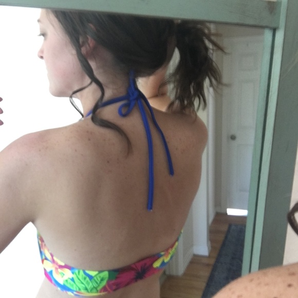 Tropical Two-Piece - Picture 4 of 6